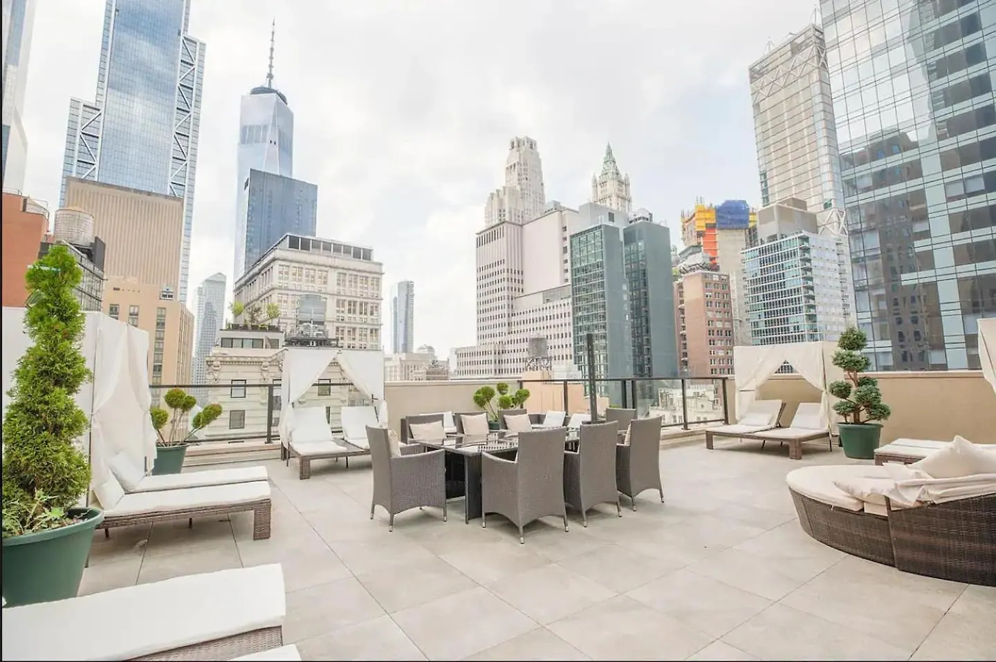 Luxury 2Bd Nr Wall St Gym Rooftop W/D New York Apartment